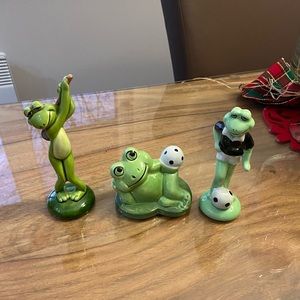 3 sport frogs